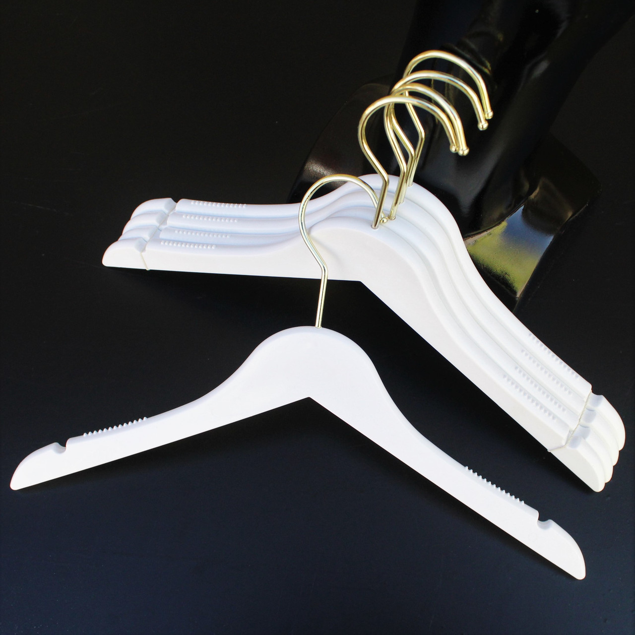 Плічка вішалки акрилові для одягу білі. Тремпелі для суконь, блуз, светрів 40 см