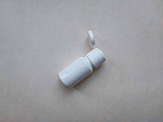 12 - 10 мл білий з кришкою фліп-топ білого кольору 18/410, круглий ПЕТ пластиковий флакон, пластмасовий у комплекті