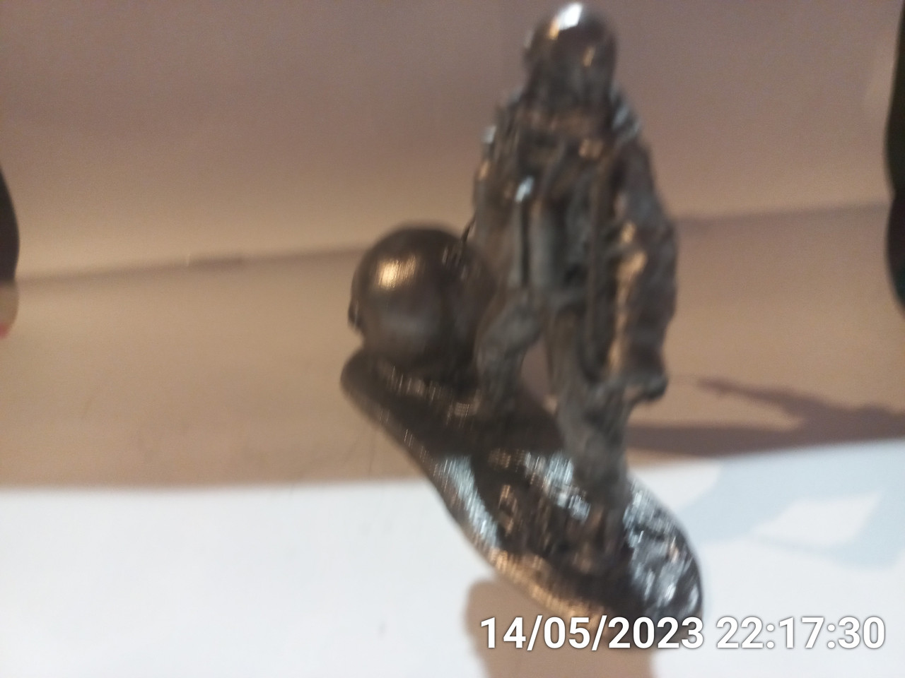Фигурка статуэтка водолаз с миной сувенир металл сплав олова СКУЛЬПТУРА размер 6.5см высота на 9 см крутой! - фото 4 - id-p367375846