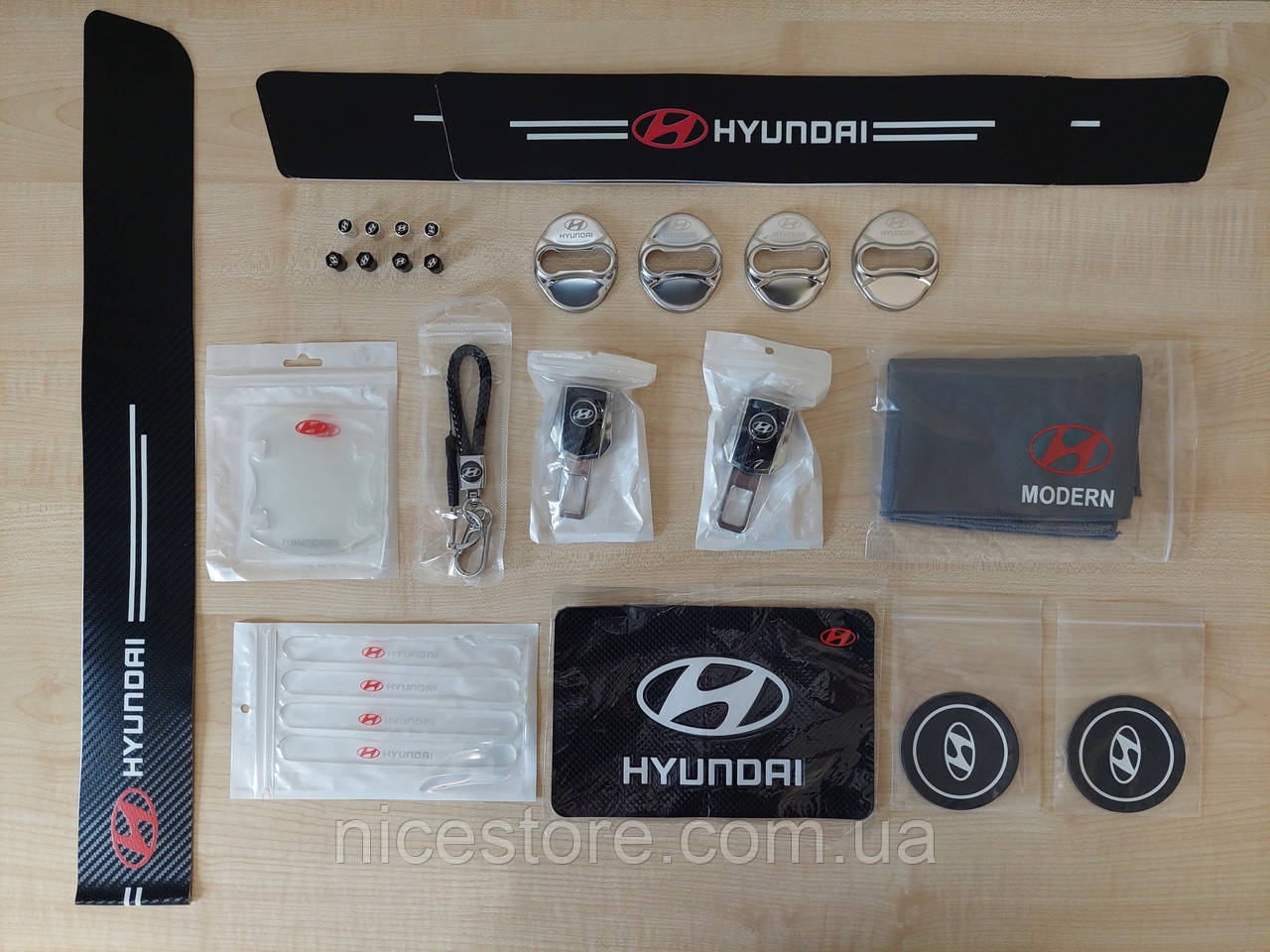 Подарунковий набір аксесуарів для автомобіля №1 з логотипом Hyundai