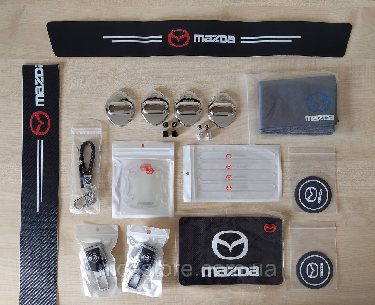 Подарунковий набір аксесуарів для автомобіля №1 з логотипом Mazda