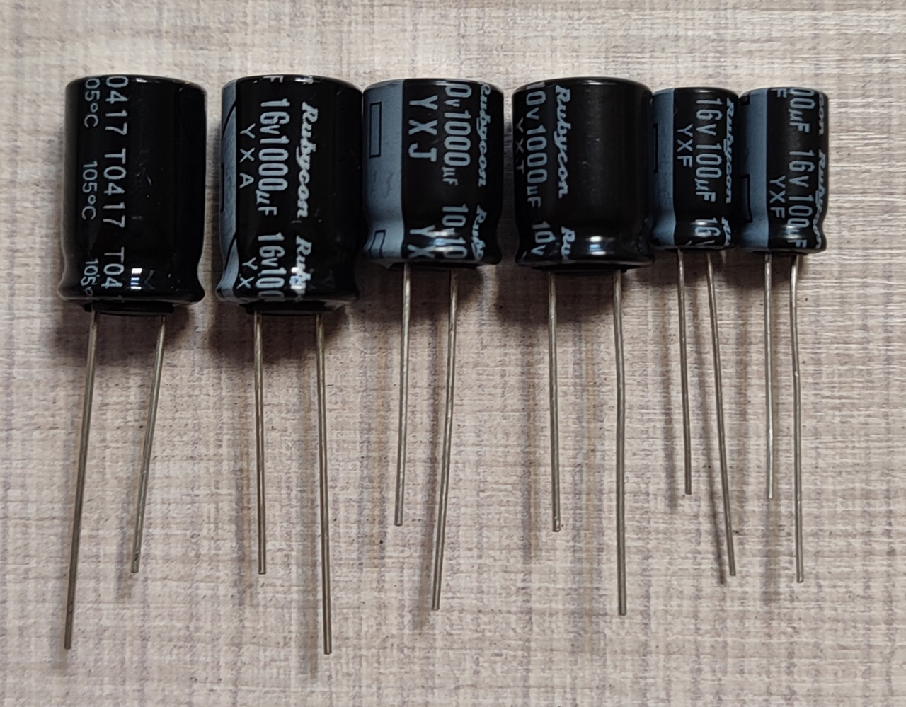Конденсатор електролітичний RUBYCON 470mF х 16V 105° Low Impedance