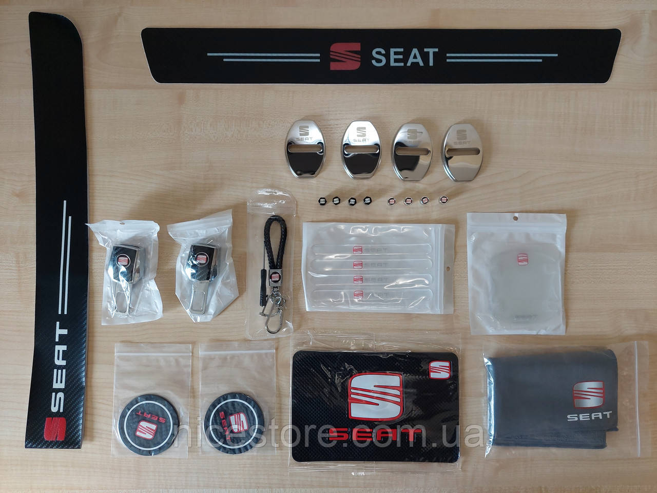 Подарунковий набір аксесуарів для автомобіля №1 з логотипом Seat