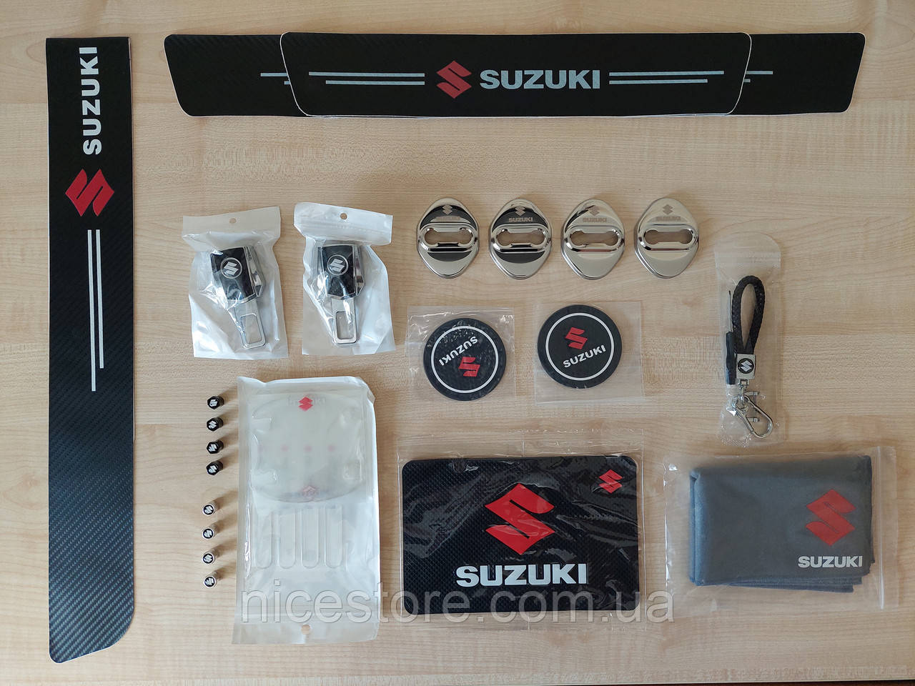 Подарунковий набір аксесуарів для автомобіля №1 з логотипом Suzuki