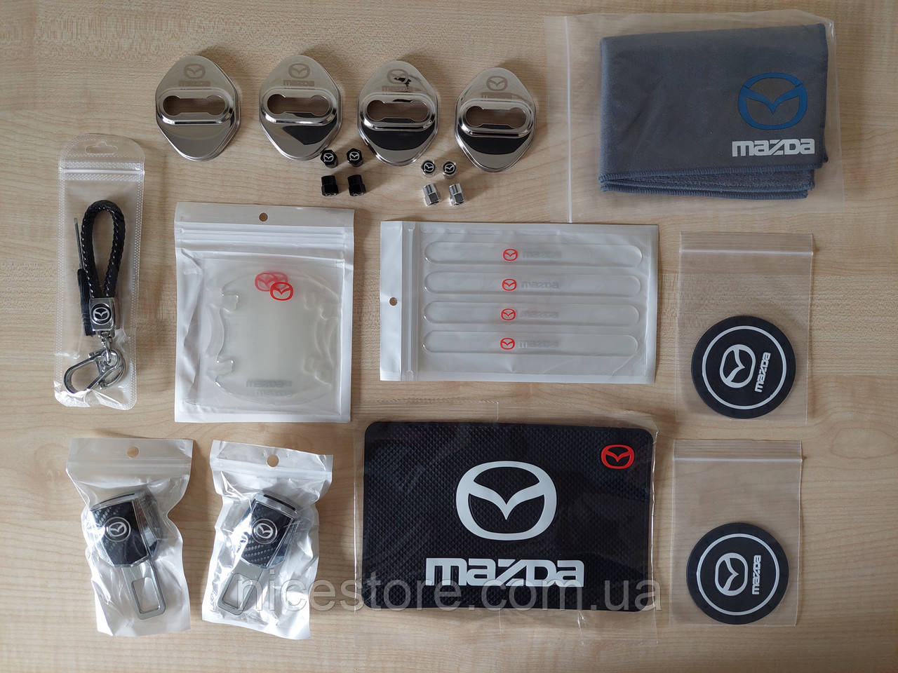 Подарунковий набір аксесуарів для автомобіля №2 з логотипом Mazda