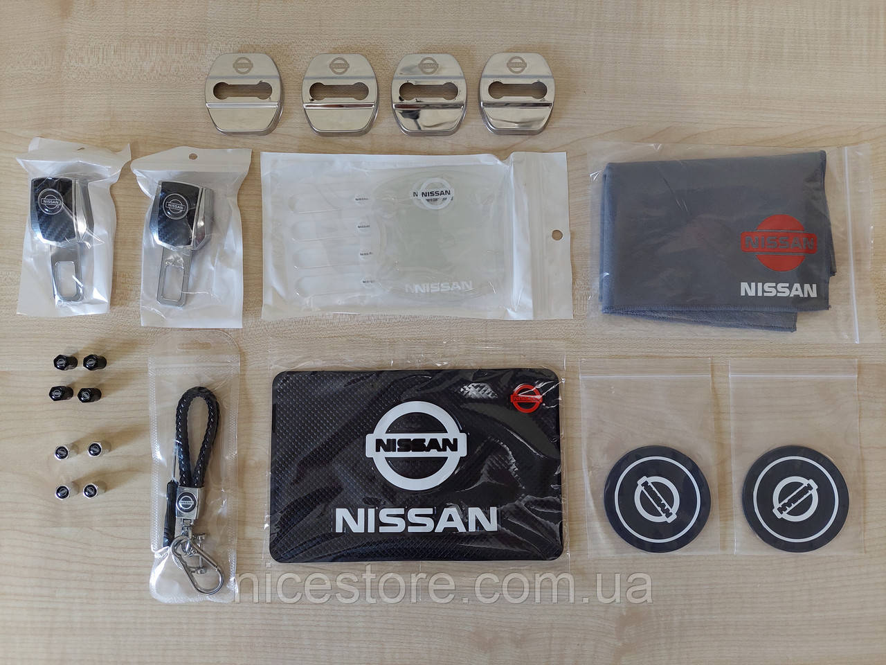 Подарунковий набір аксесуарів для автомобіля №2 з логотипом Nissan