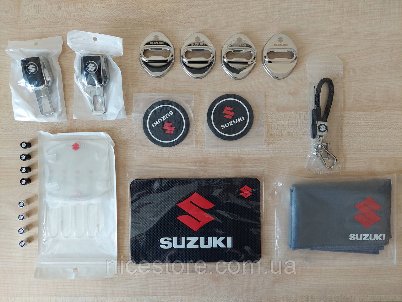 Подарунковий набір аксесуарів для автомобіля №2 з логотипом Suzuki