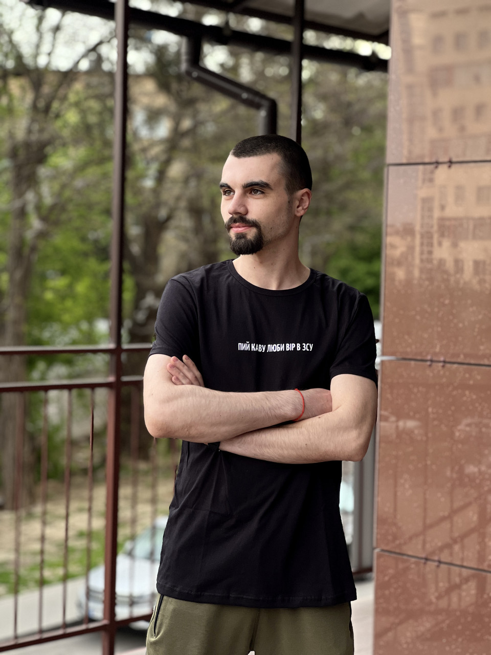 Чорна футболка з написом "Пий каву люби вір у ЗСУ" чоловіча та жіноча - патріотичні футболки