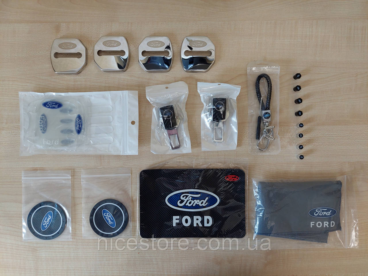 Подарунковий набір аксесуарів для автомобіля №2 з логотипом Ford