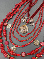 Дукач и бусы из коралла - комплект этно украшений с латунной монетой, коралловыми бусами с латунными монетами.