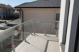 Стеклянное ограждения для балконов и лоджий из нержавеющей стали