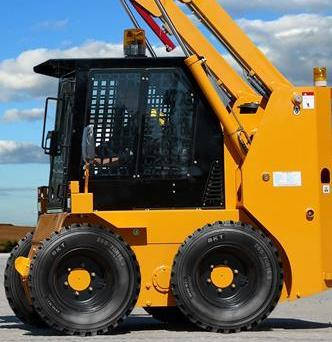 SKIDMAX SR SKIDDER - нова шина BKT для навантажувачів, що використовуються у важких умовах
