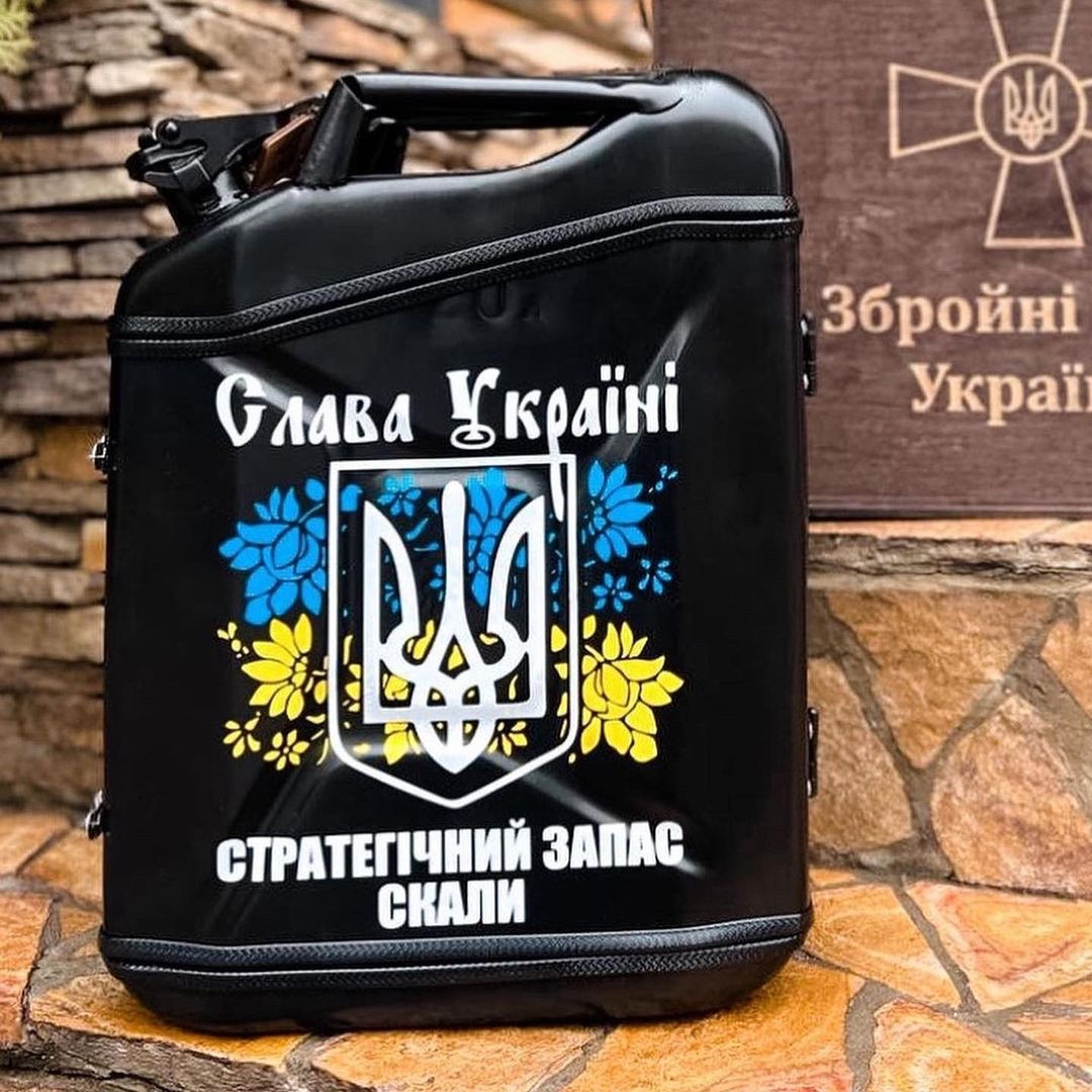 Каністра-бар 20 л реставрація у чорному кольорі з посудом на 4 персони, іменний подарунок військовому, брату