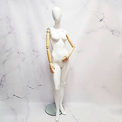 Манекен жіночий білий матовий з дерев'яними руками на шарнірах для вітрини магазину одягу (+ Відео)