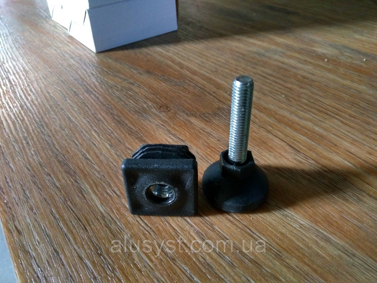 Заглушка 25х25 М10 + ніжка / комплект /для квадратної труби