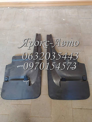 Комплект задніх бризковиків Toyota Land Cruiser 200 2016-2021 000039025