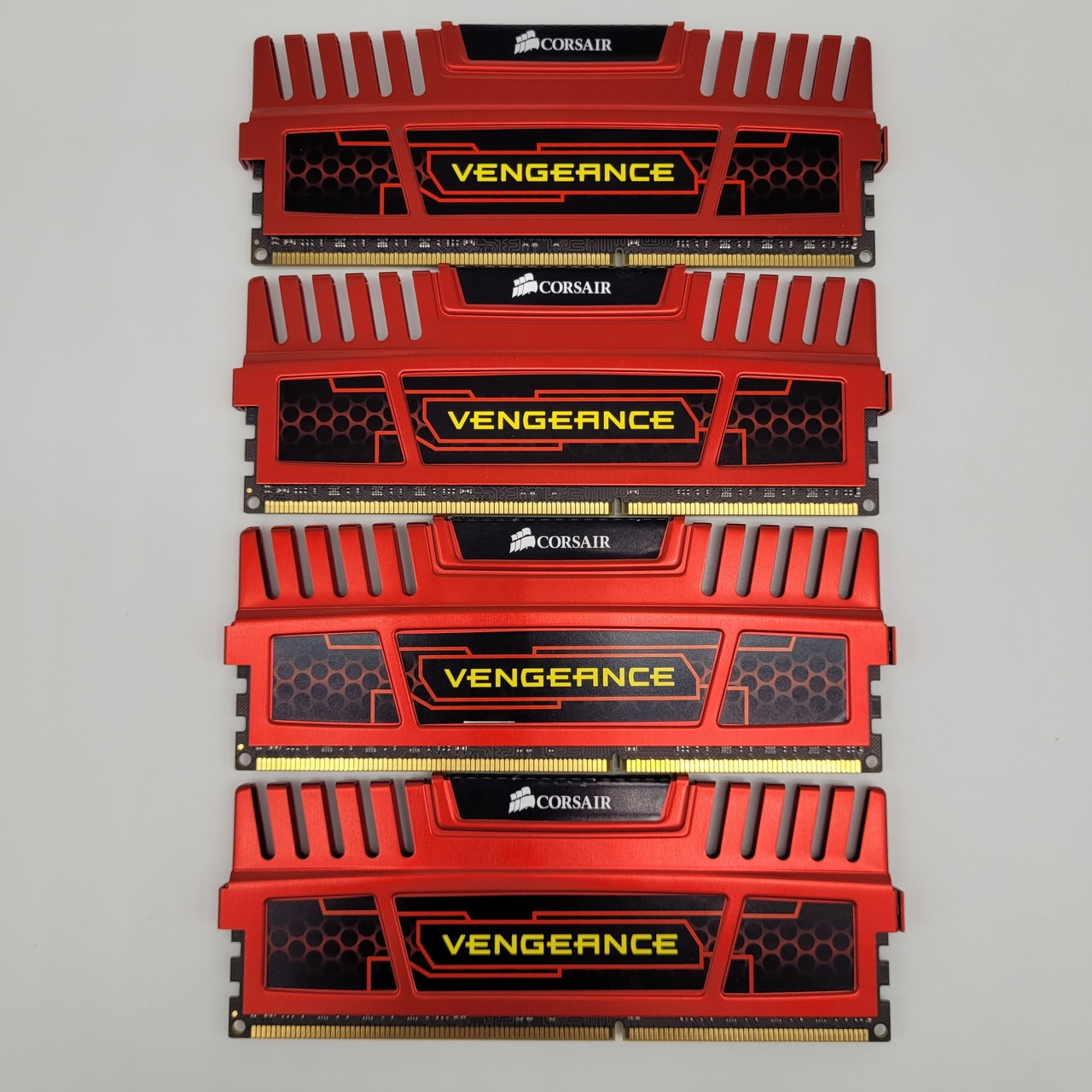 Комплект оперативної пам'яті Corsair DDR3 16Gb KIT of 4 1866MHz PC3 14900U CL9 (CMZ16GX3M4X1866C9R) Б/В