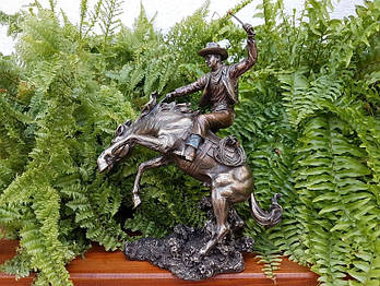 Колекційна статуетка Veronese Ковбой на роді 76729A4