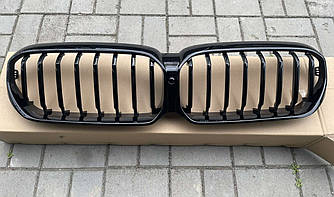Решітка радіатора BMW G30 LCI (2020+) тюнінг ноздрі (чорний глянц)