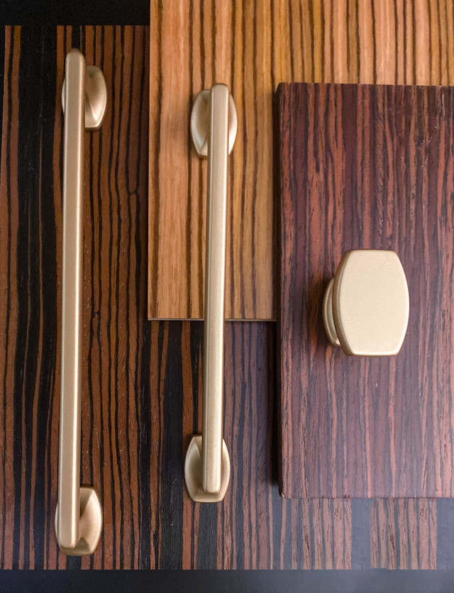 Стильные итальянские ручки в матовом золоте для кухни