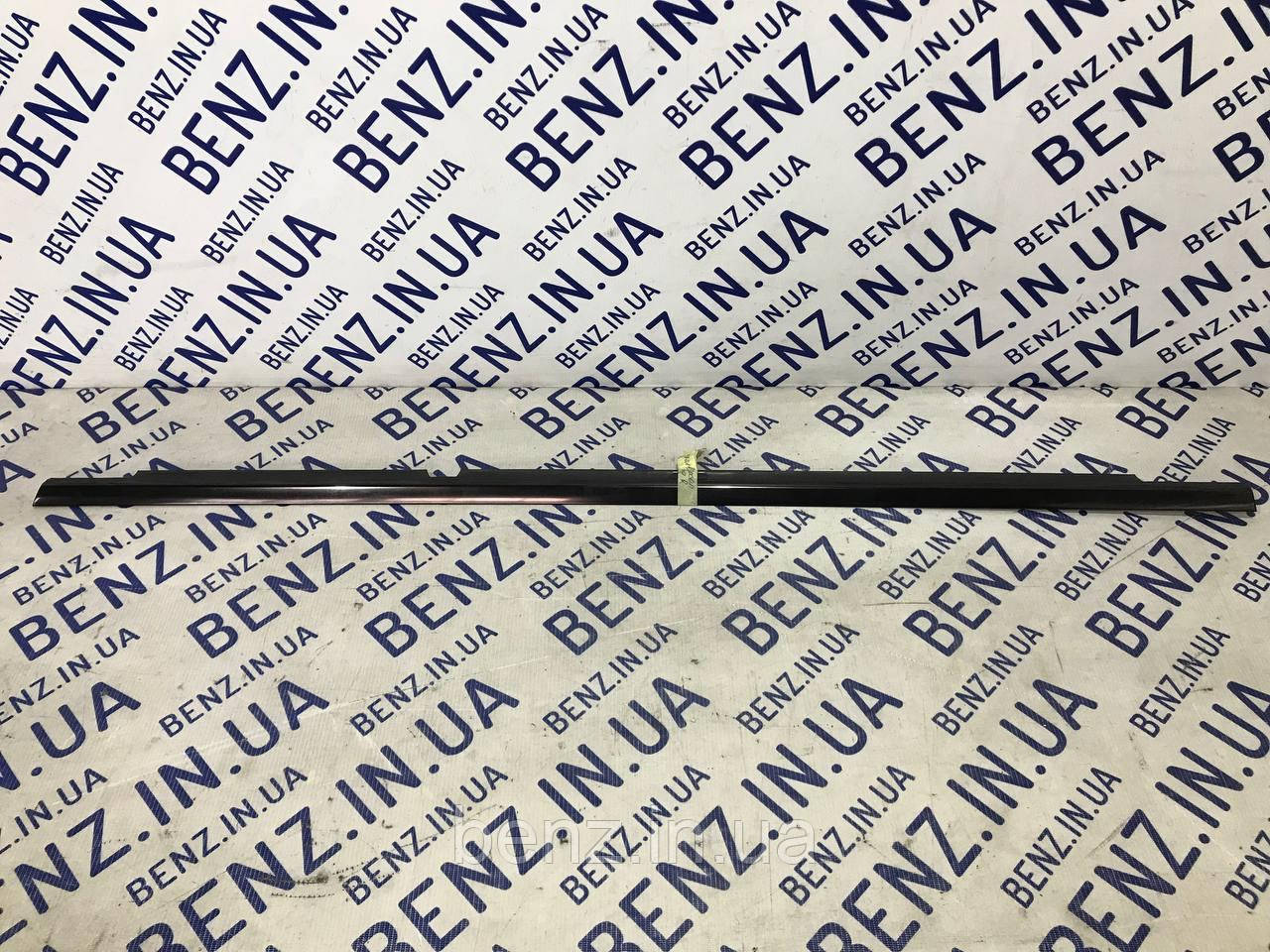 Ущільнювальна планка вікна задніх правих дверей Mercedes S212 A2127350665