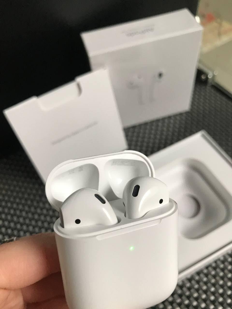 Оригинальные Беспроводные наушники Apple AirPods 2 - го поколения с беспроводной зарядкой! Эпл Аирподс 2 bs - фото 4 - id-p1849273304