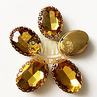 Овал в ажурній золотій оправі Колір Topaz Розмір 13х18мм