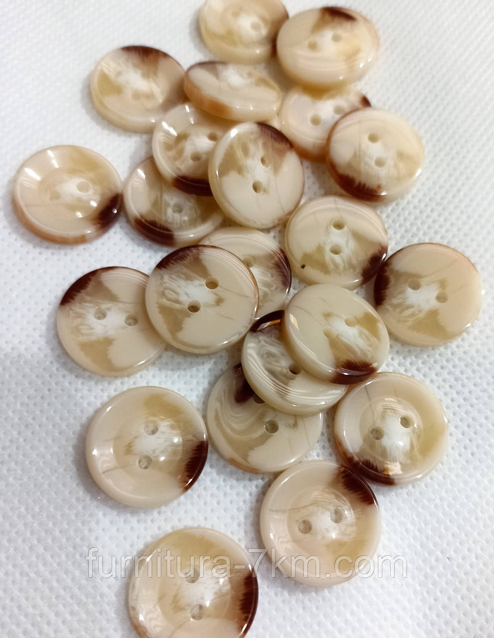 Гудзики пластикові. Рогові.
На два удари. 18 мм.
(500шт/уп.). Ділимо по 250шт і 100шт., фото 1