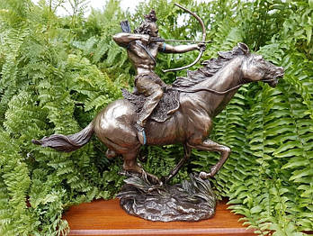 Колекційна статуетка Veronese Індійський воїн на коні 75818A4