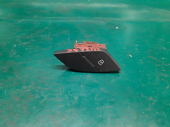 Кнопка центрального замка AUDI A3 (8V) 12-17 СЕДАН CNSB 1.8L 2015 задн. лів. (б/у)