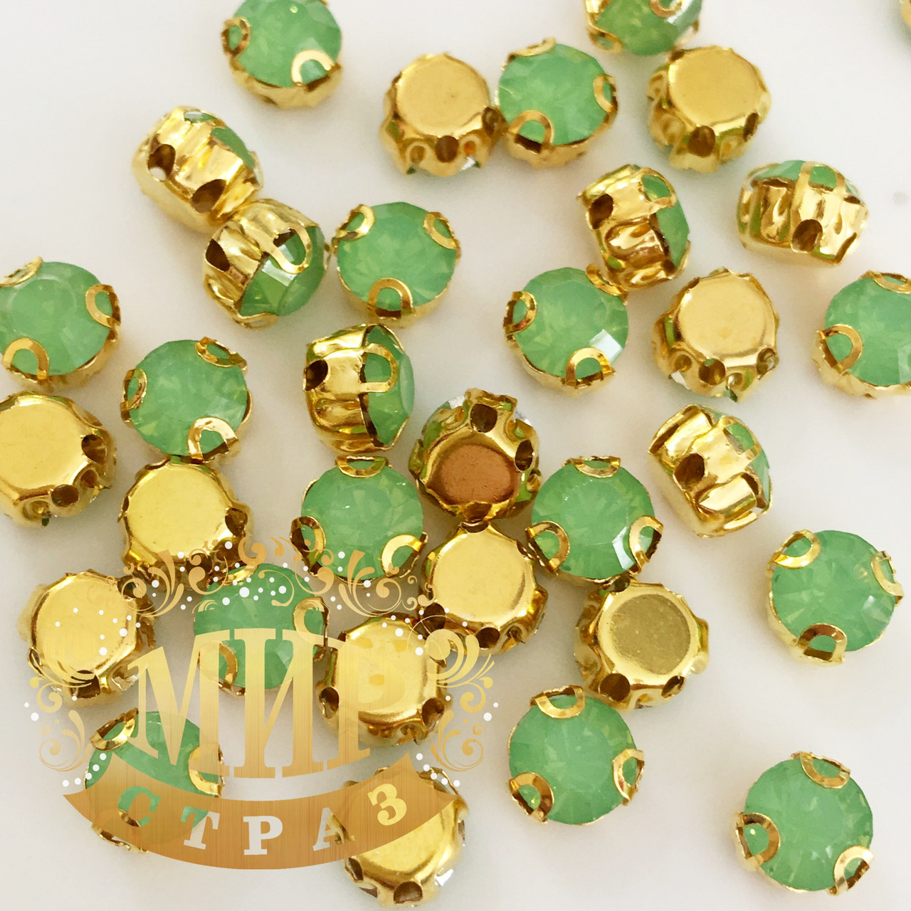 Круглі стрази в золотих цапах