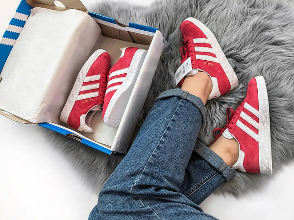 Adidas gazelle scarlet/white/gold metallic discount