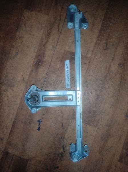 Б/у Склопідйомник задній лівий для Opel Zafira B 2005-2011, фото 1