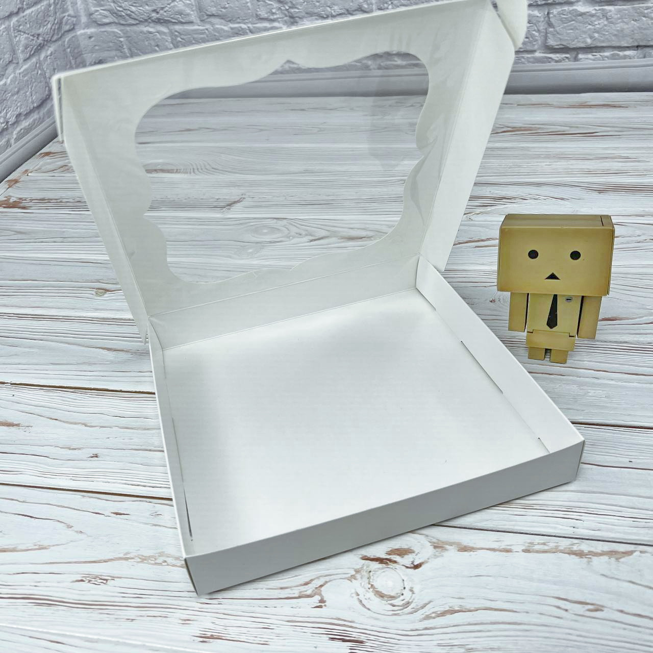 Коробка з віконцем