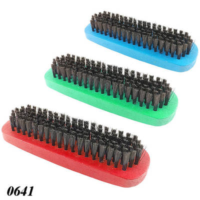 Щітка для одягу синтетична середня 14х4.5 см