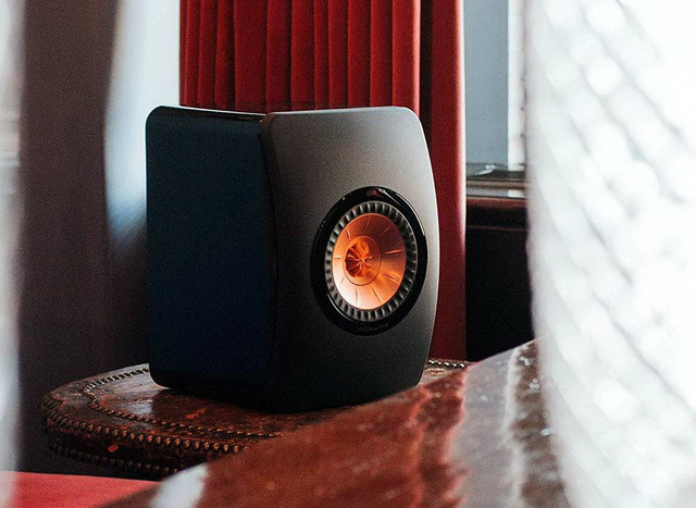 Акустическая система KEF LS50 Gloss Black