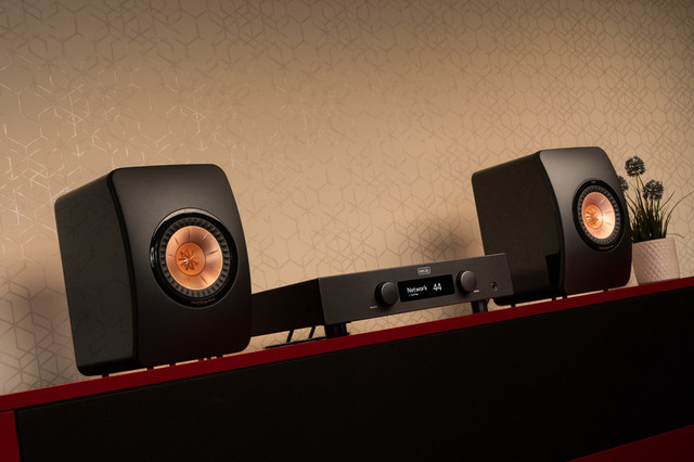 Акустическая система KEF LS50 Gloss Black