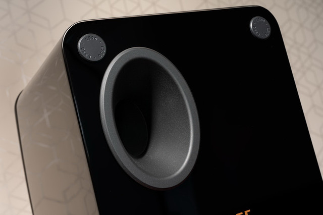 Акустическая система KEF LS50 Gloss Black