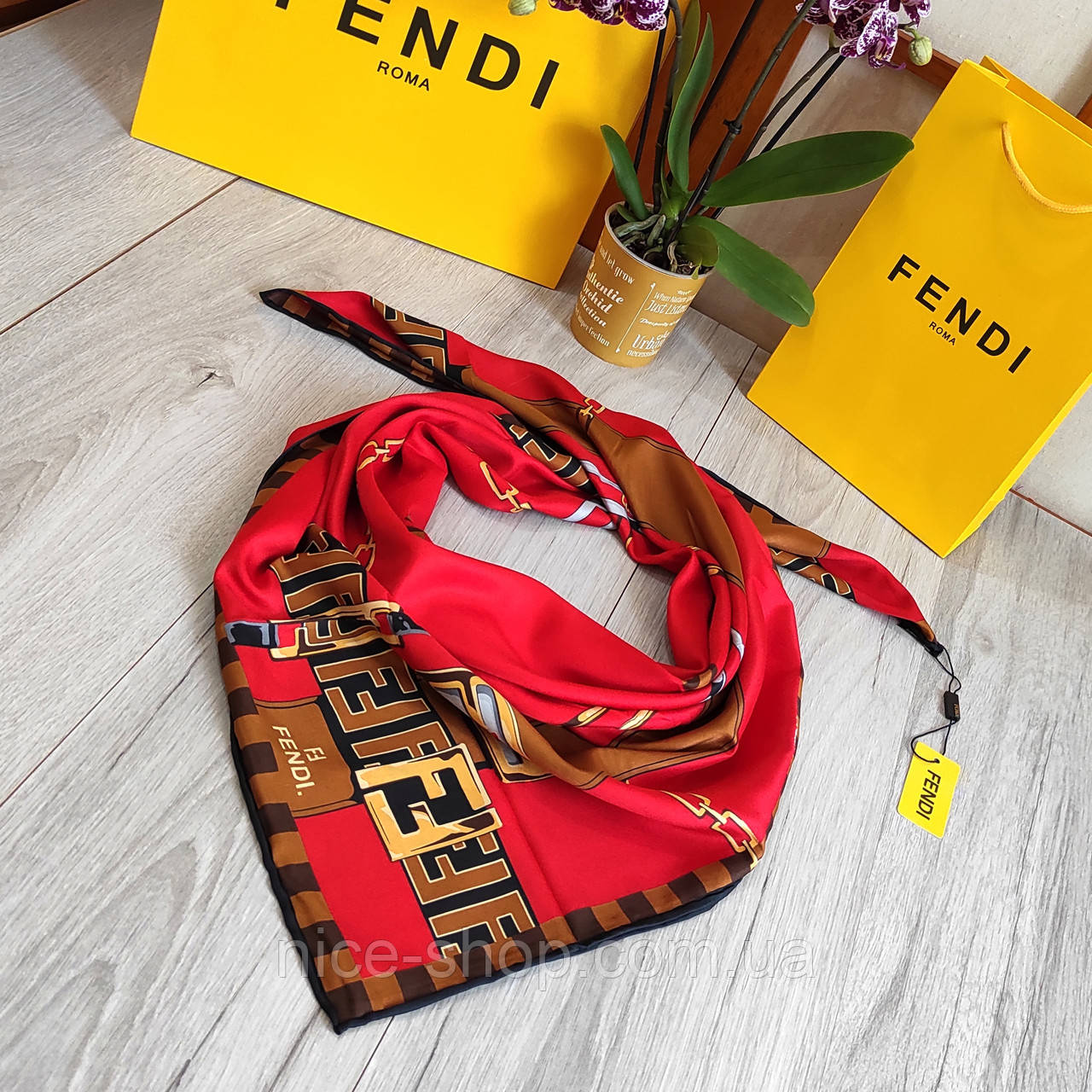 Хустка Fendi з ручною підшивкою