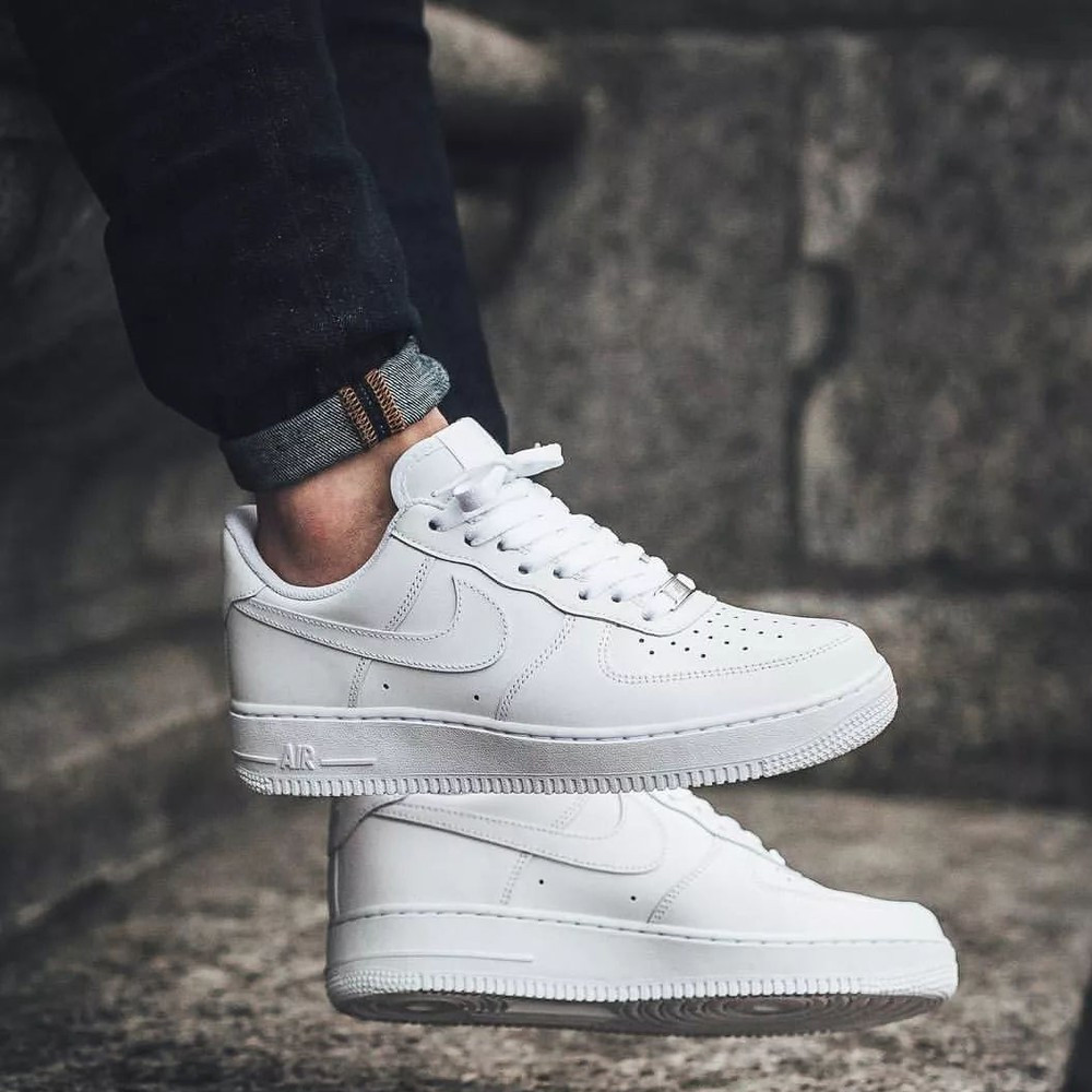 Кросівки чоловічі білі NIKE AIR FORCE 1 07 CW2288-111