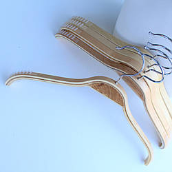Плічка вішалки дерев'яні дитячі лаковані з прогумованим плечем 31 см