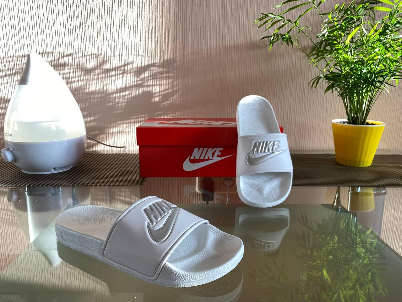 Розмір 41 Чоловічі шльопанці Nike (білі із сірим) світлі стильні відкриті літні шльопанці D369