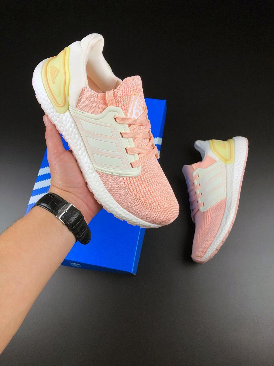 Жіночі кросівки Adidas Boost білі з рожевим, Взуття на літо сітка