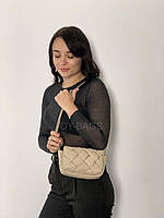 Стильная женская мини сумка кроссбоди плетеная из эко кожи бежевого цвета