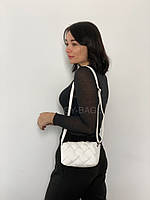 Стильная женская мини сумка кроссбоди плетеная из эко кожи белого цвета