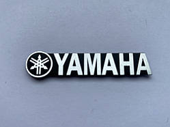Шильдик, наклейка, логотип Yamaha 40x10mm на сітку колонки