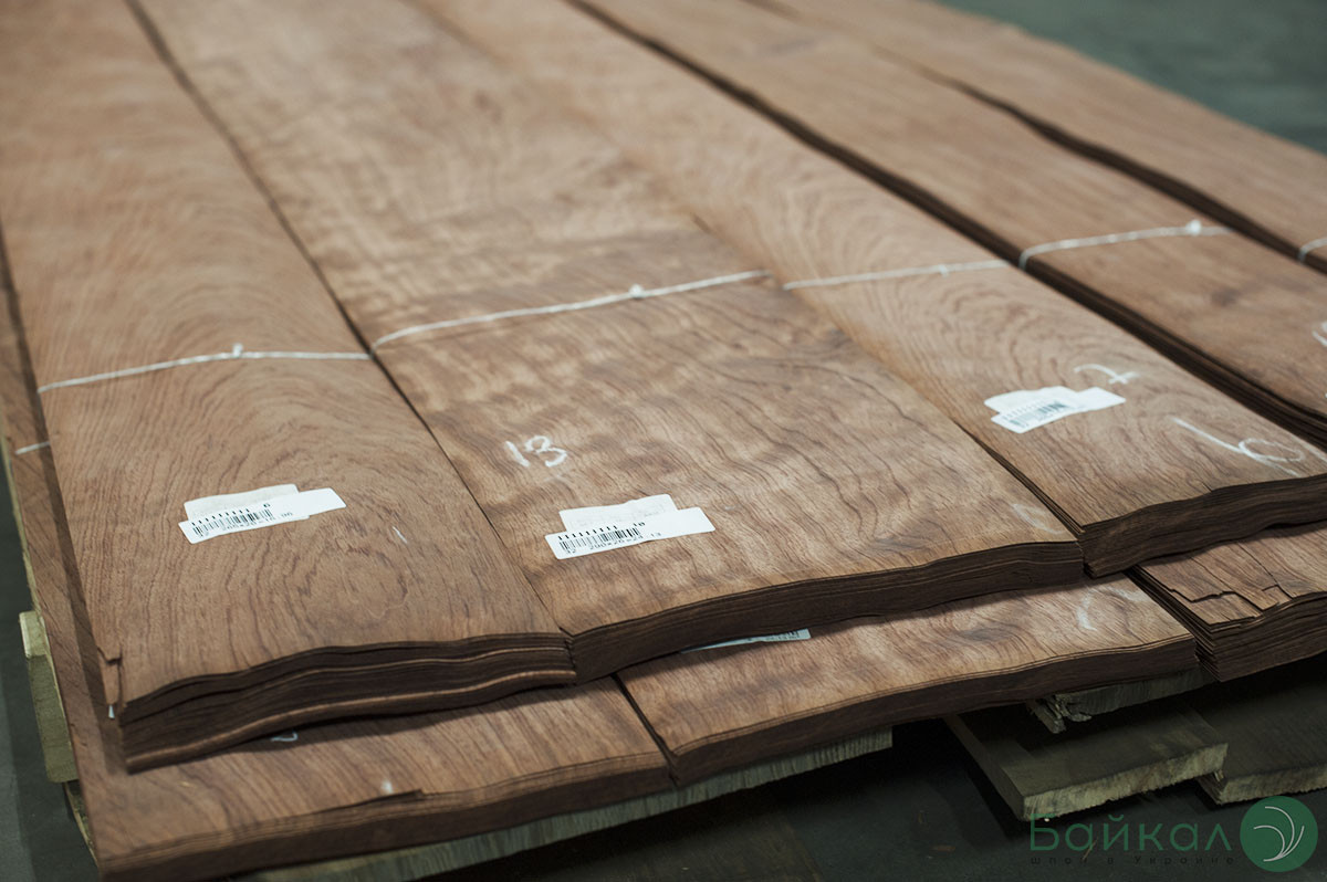 Шпон з деревини Бубінга Кевазінго - 0,6 мм 2,60 м+/10 см+ (Logs)