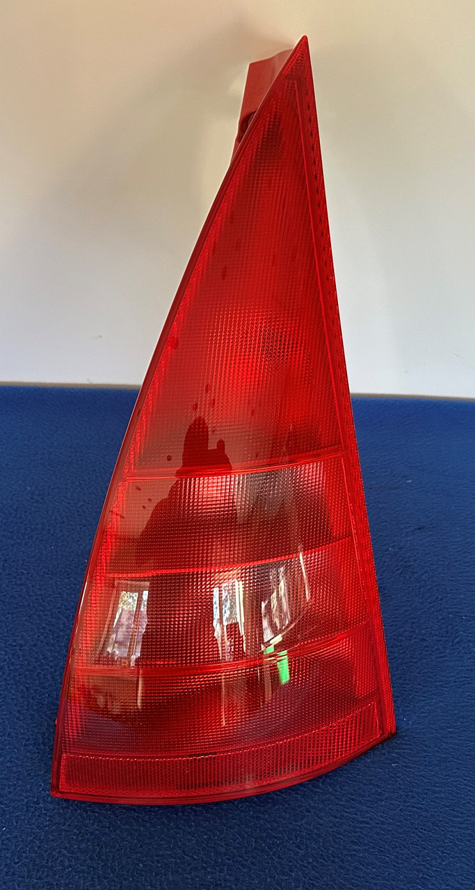 Оригінальний задній правий ліхтар Citroen C3 2002 — 2003, фото 1
