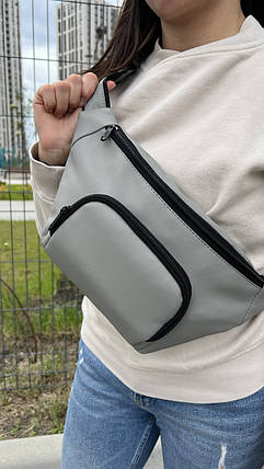 Жіноча нагрудна сумка-бананка, слінг-сумка практична і стильна в сірому кольорі, фото 2