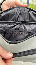 Жіноча нагрудна сумка-бананка, слінг-сумка практична і стильна в сірому кольорі, фото 3